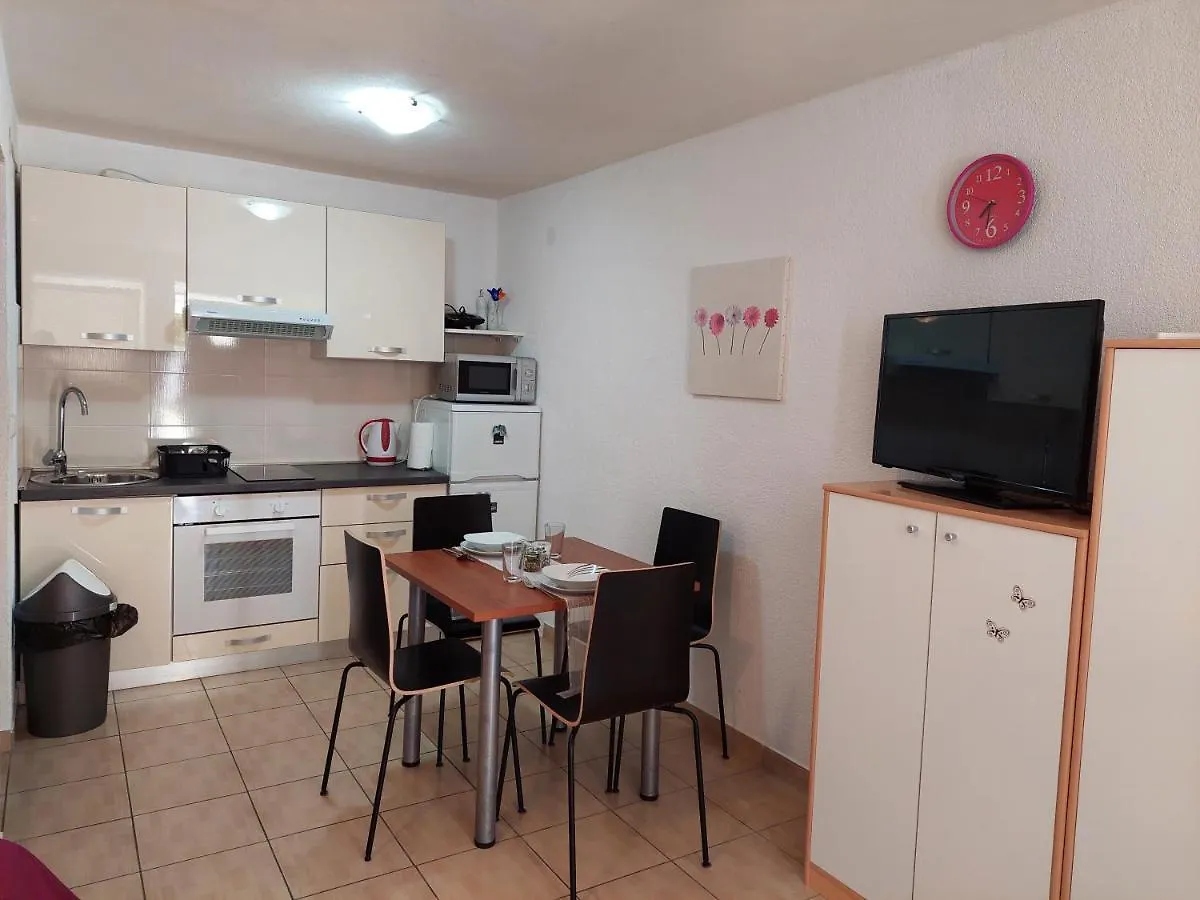 Sofija Apartmani Vir 0*,  Croatia
